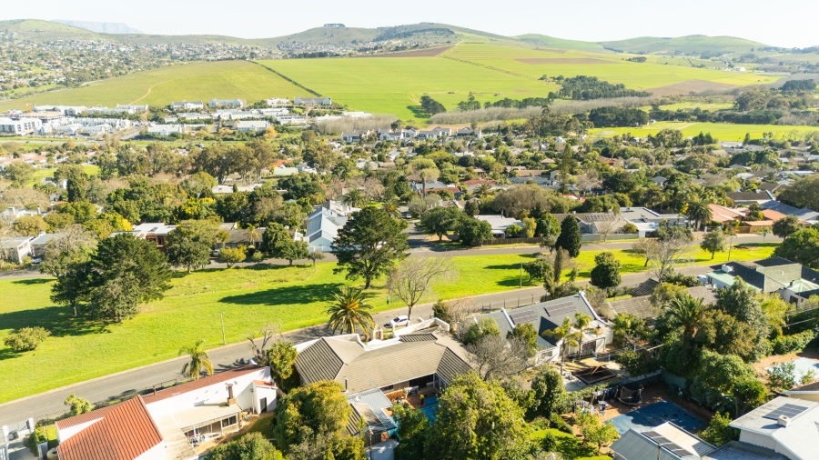 4 Bedroom Property for Sale in Kenridge Heights Western Cape